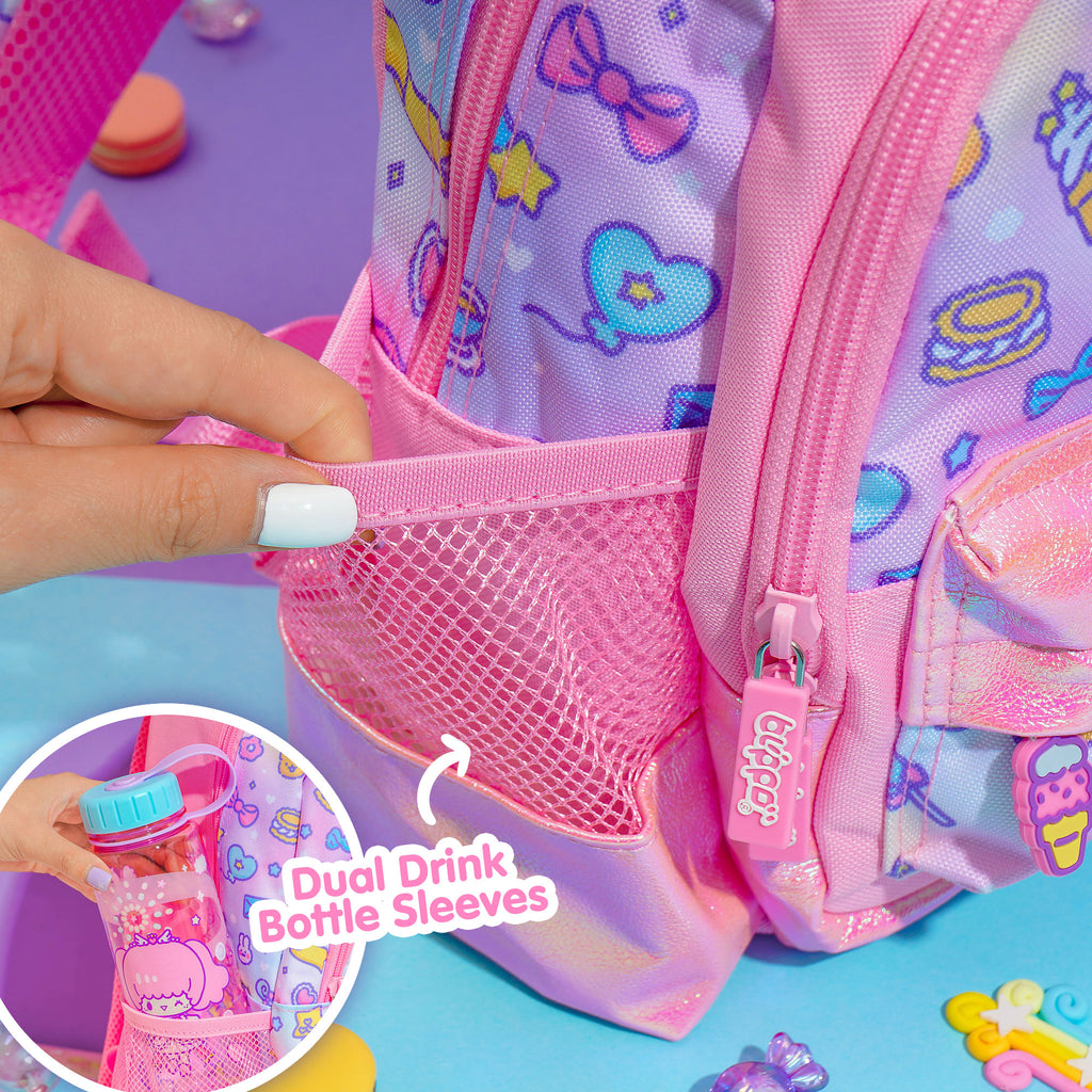 Showing a bottle sleeve of a kawaii backpack for toddlers.